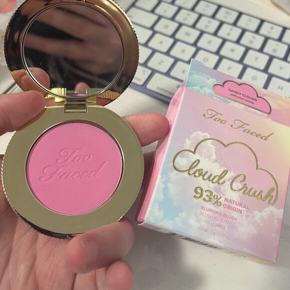 Too Faced Blush - Shade Candy Clouds - Picture 1 of 3